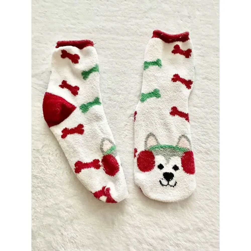 Christmas Husky Dog Fuzzy Slipper Socks Cozy Plush Holiday Cabin Crew